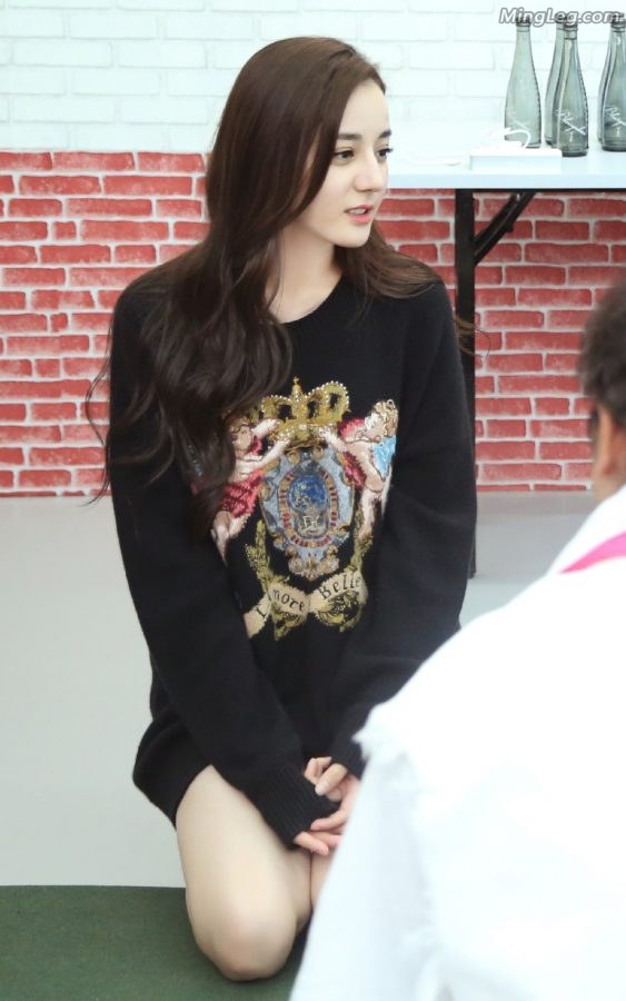 白美腿迪丽热巴这脸蛋简直不能再美了(2/9)