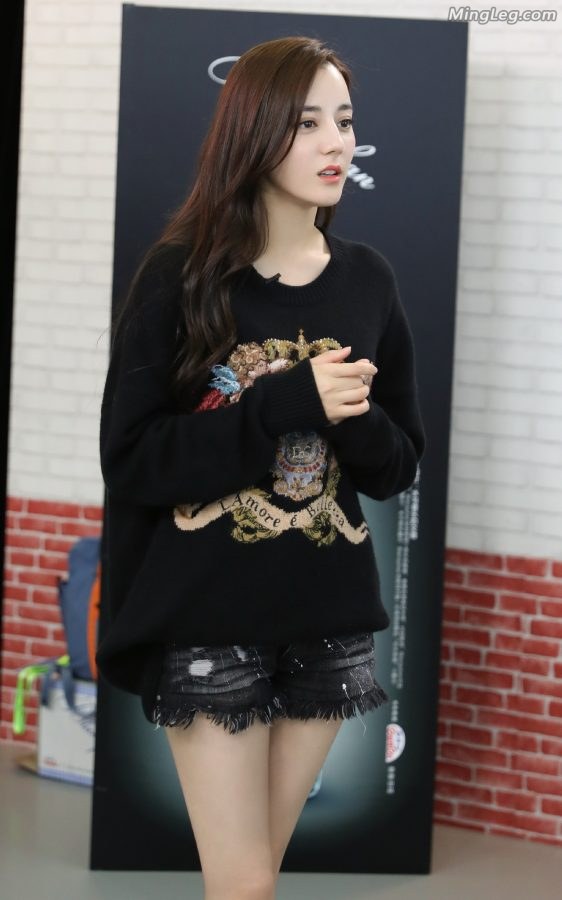 白美腿迪丽热巴这脸蛋简直不能再美了(5/9)