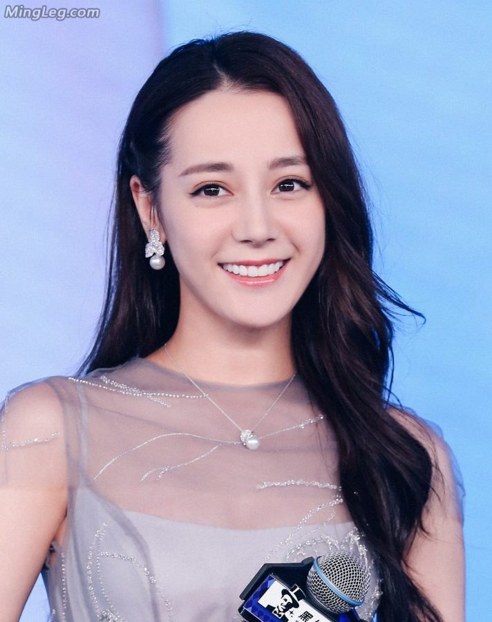 迪丽热巴裙子太长了下次注意(6/9)