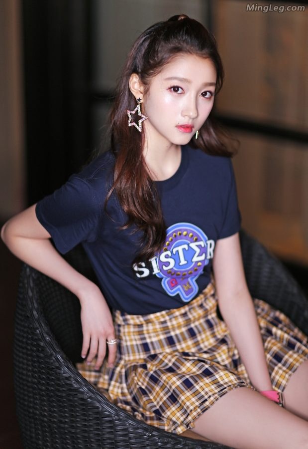 关晓彤超短裙美腿非常完美(6/9)