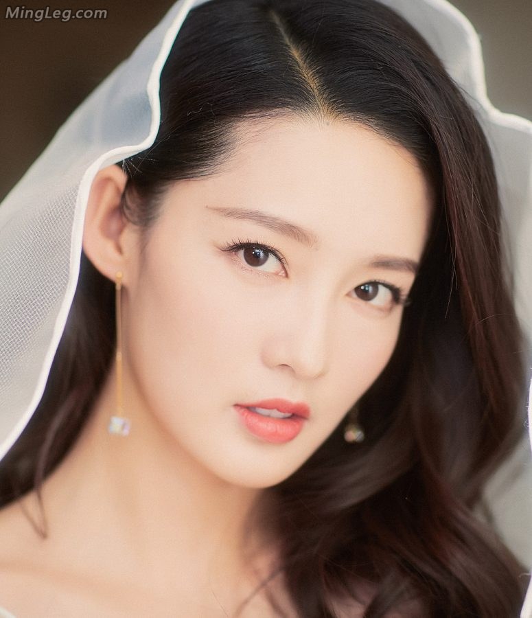 李沁白纱裙似仙女下凡(2/7)