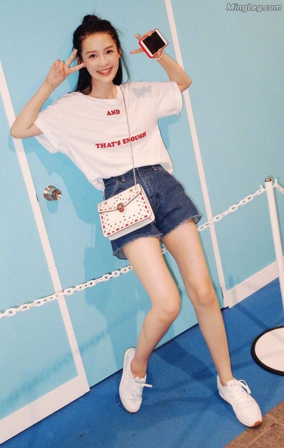 李沁牛仔短裤美腿运动鞋(1/1)