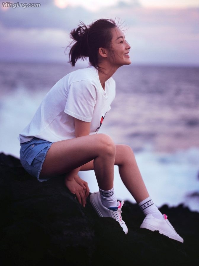 李沁海边美腿青春性感的妹子(2/2)