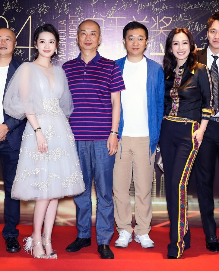 李沁皮肤滑嫩的美丽大姑娘(8/11)