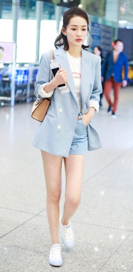 李沁西装修长美腿(3/3)