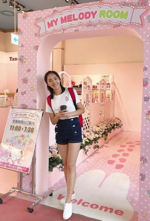 Fire Phoenix Liu Xiaojie shorts and beautiful legs(1/2)