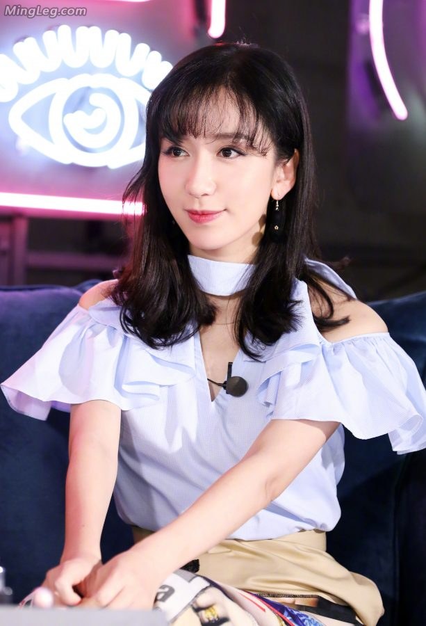 甜美少女娄艺潇油画长裙高跟鞋(6/7)