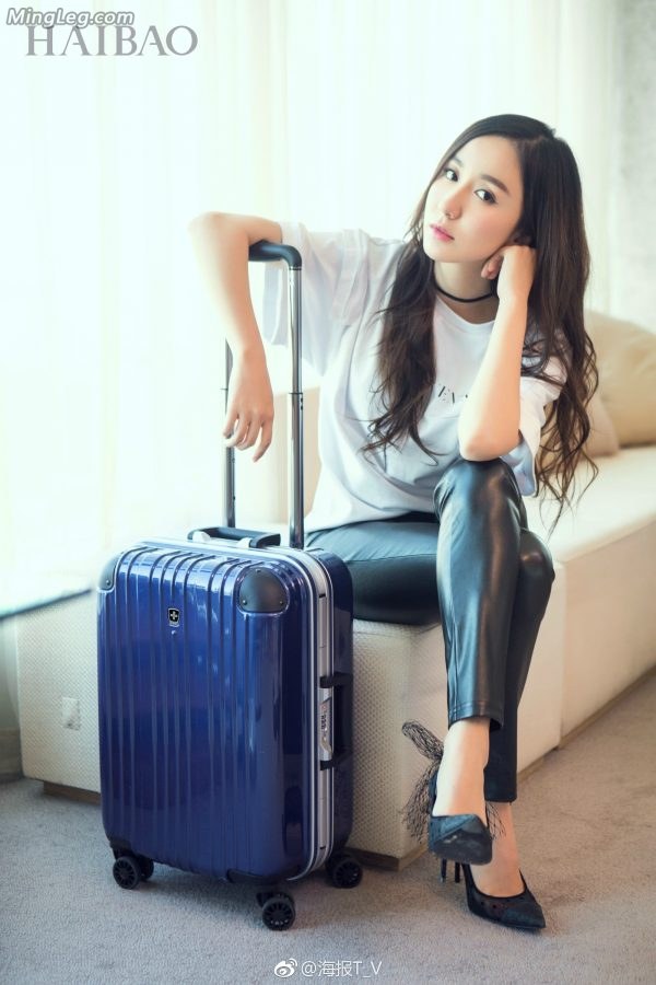 Lou Yixiao's poster photo I like the outfit of leather pants and high heels(2/13)