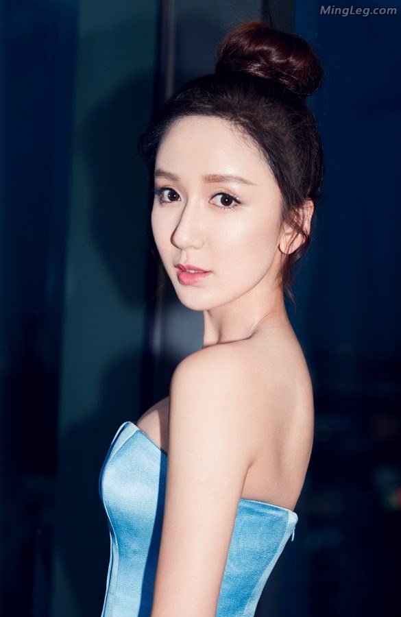 娄艺潇这次的重点不是腿应该看胸(6/8)
