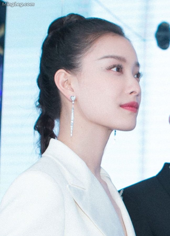 漂亮的江苏妹子倪妮白裤凉鞋美足(6/12)