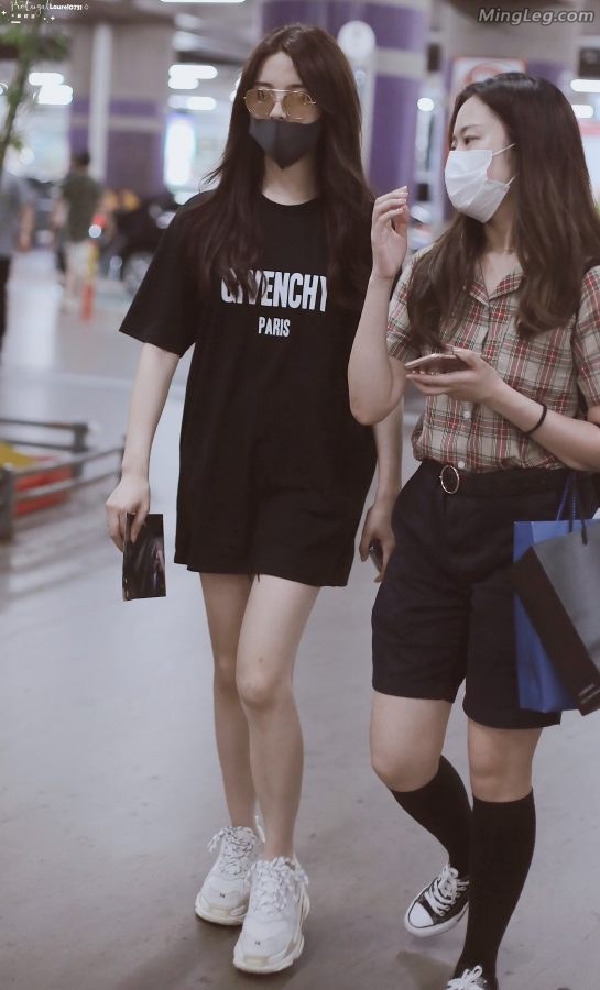 杨超越两条白腿一交叉真有点儿受不了(5/5)