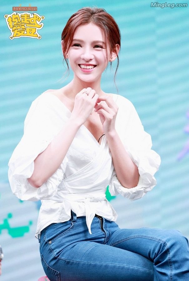 张予曦和赵奕欢两位东北美女的高跟鞋(3/5)
