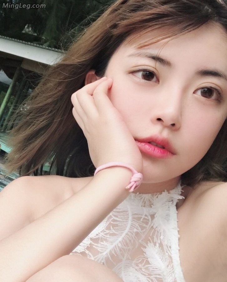 周淑怡这身白色的泳装很性感(5/5)
