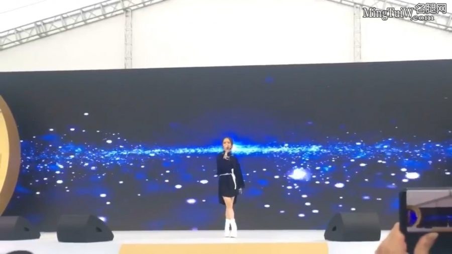 邓紫棋《光年之外》《A.I.N.Y》白靴视频[网盘](8/15)