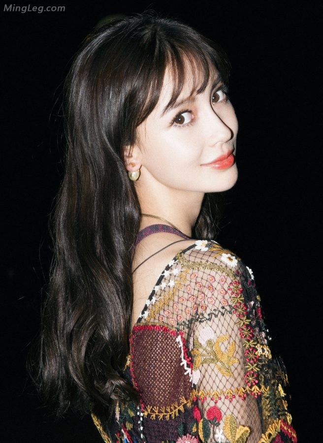 Angelababy's beautiful gauze skirt is still a bit transparent(2/10)