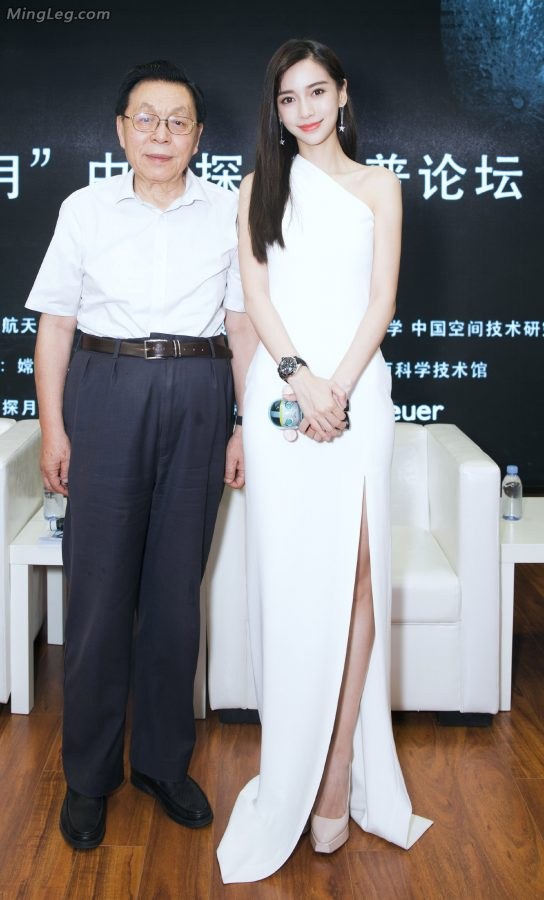 女神Angelababy高跟美足上的纹身真的很吸引人(4/14)
