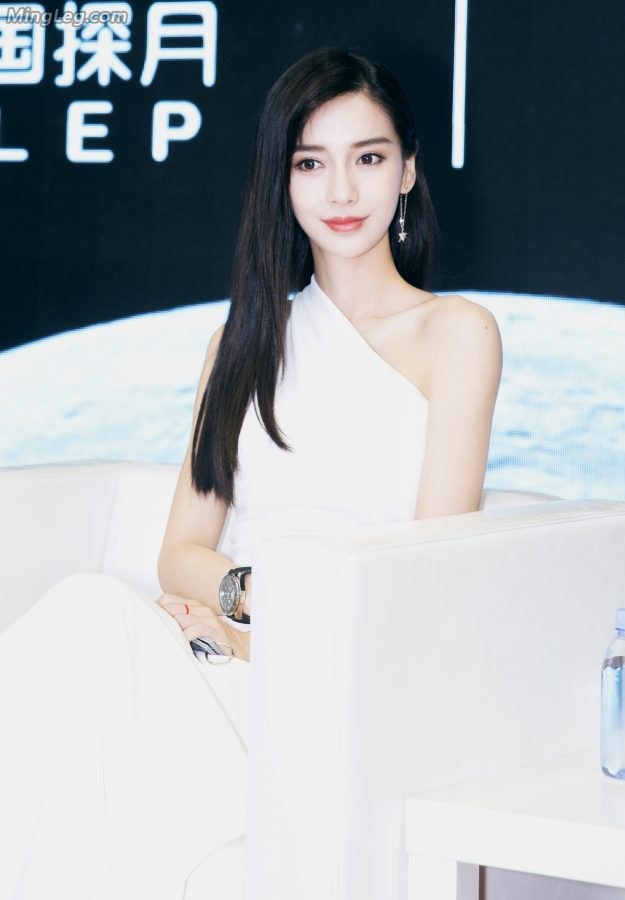 女神Angelababy高跟美足上的纹身真的很吸引人(6/14)