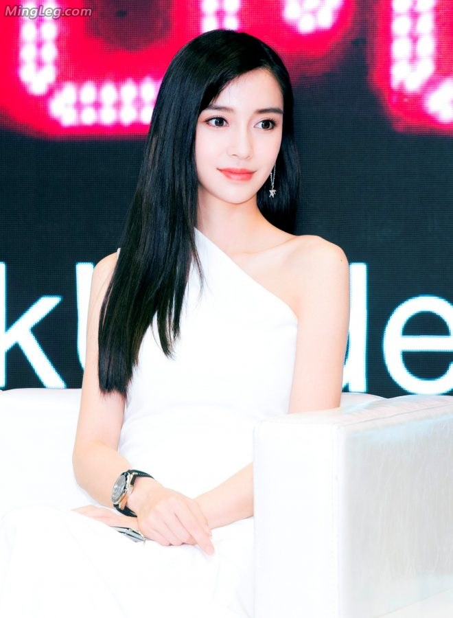 女神Angelababy高跟美足上的纹身真的很吸引人(7/14)
