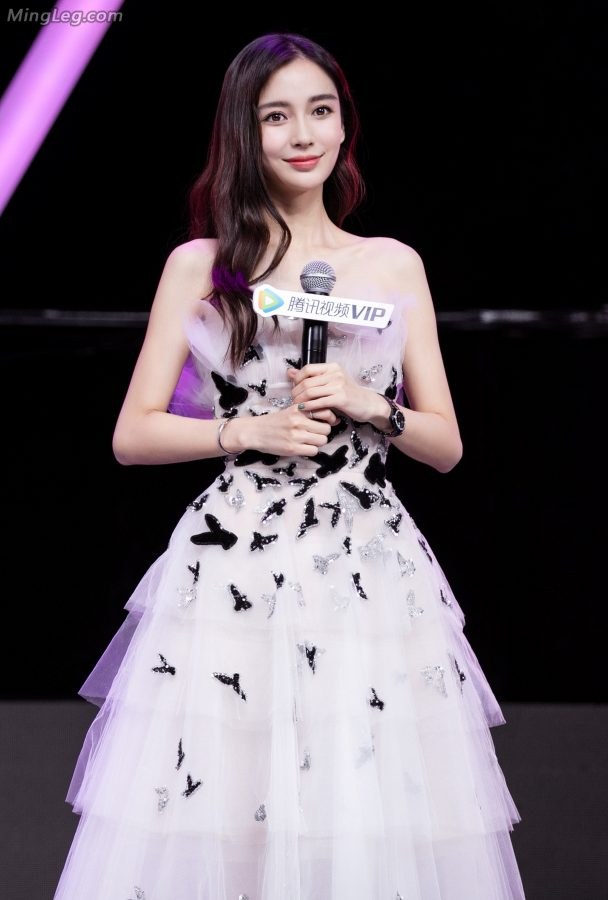 Angelababy玉足上的红色小花太引诱人了(5/8)