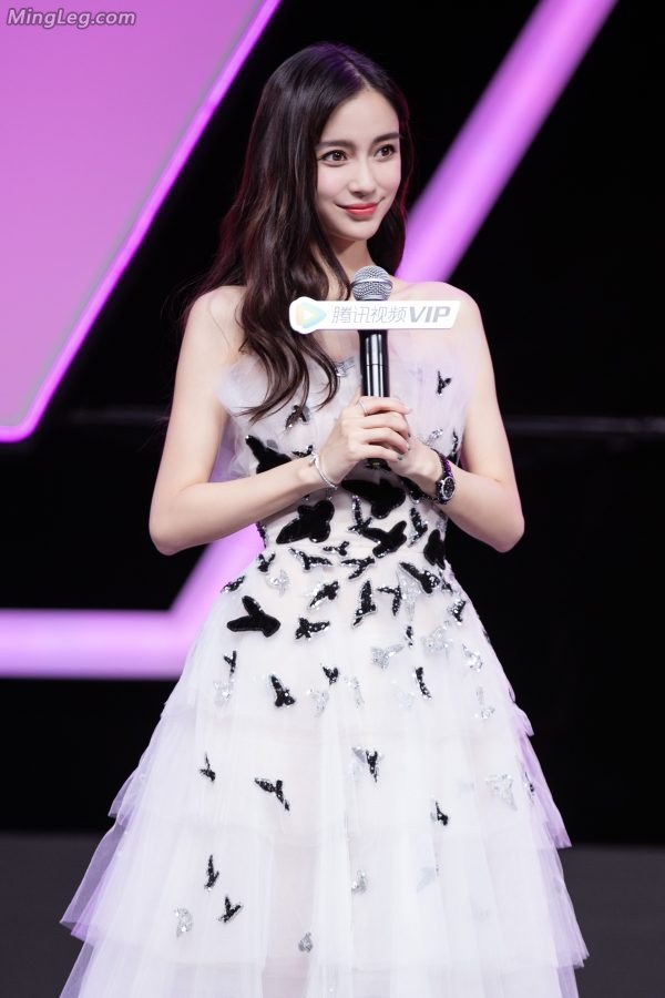 Angelababy玉足上的红色小花太引诱人了(6/8)