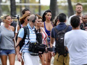 Nabilla Benattia高跟美腿无内衣模式