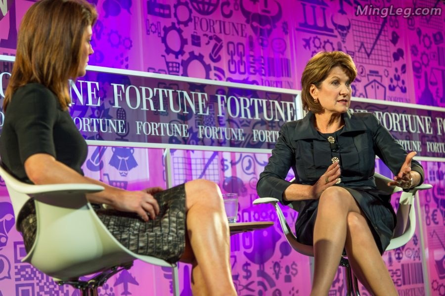 主持人Norah O’Donnell访问洛克希德·马丁公司CEO Marillyn Hewson(5/12)