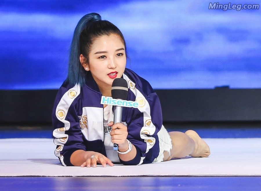 何洁无邪光脚丫子(3/3)