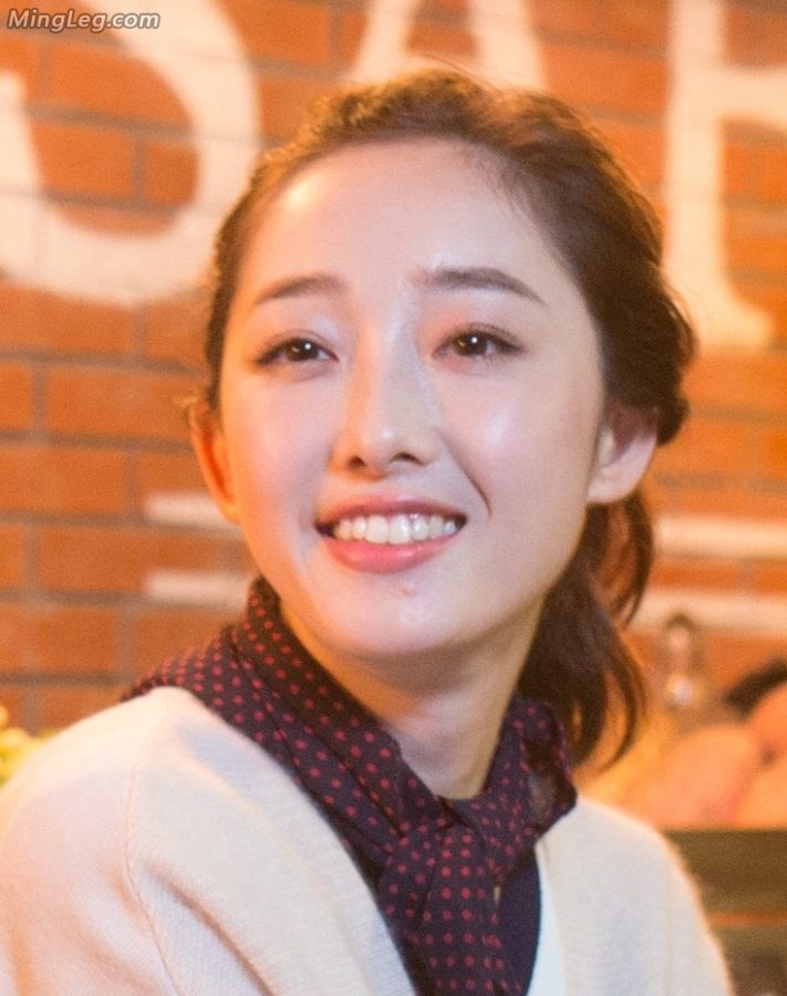 新版林黛玉蒋梦婕平板鞋玉腿室内写真(4/6)