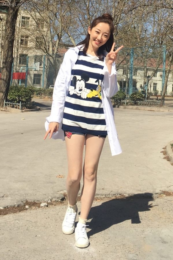 手机拍摄的蒋梦婕美腿漂亮的邻家女孩(1/9)
