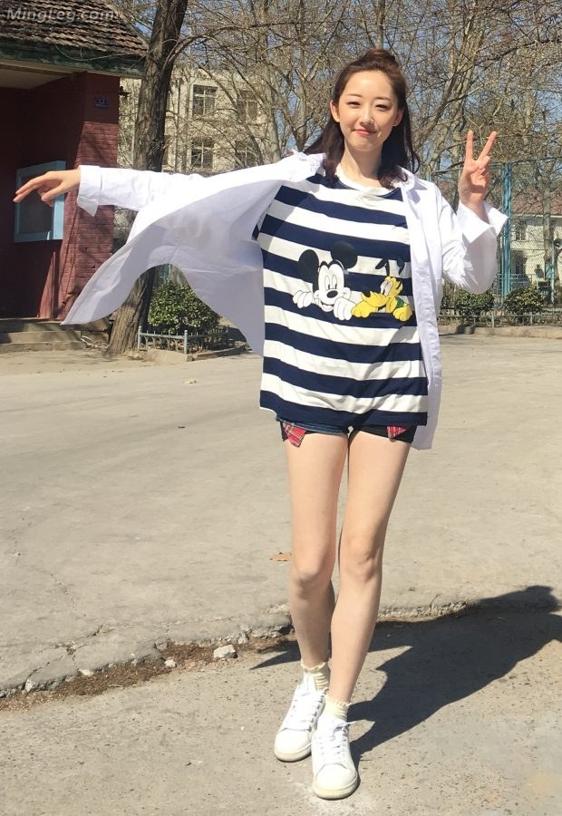 手机拍摄的蒋梦婕美腿漂亮的邻家女孩(5/9)