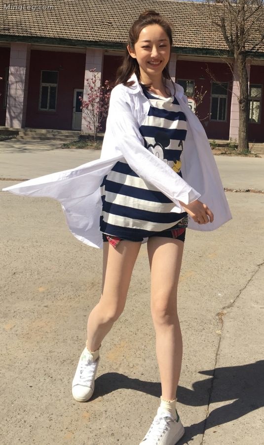 手机拍摄的蒋梦婕美腿漂亮的邻家女孩(6/9)