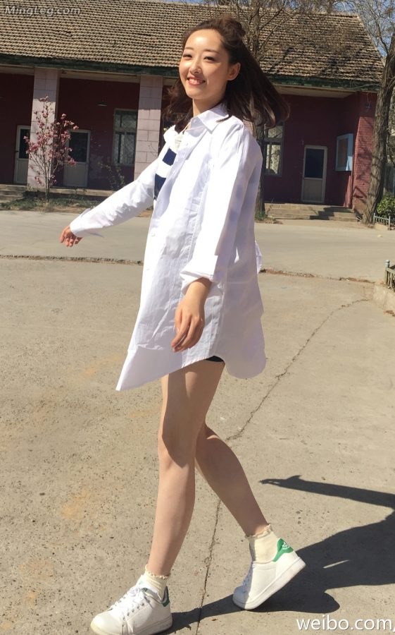 手机拍摄的蒋梦婕美腿漂亮的邻家女孩(7/9)