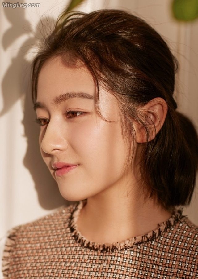 李兰迪美腿出席活动拍写真(4/8)