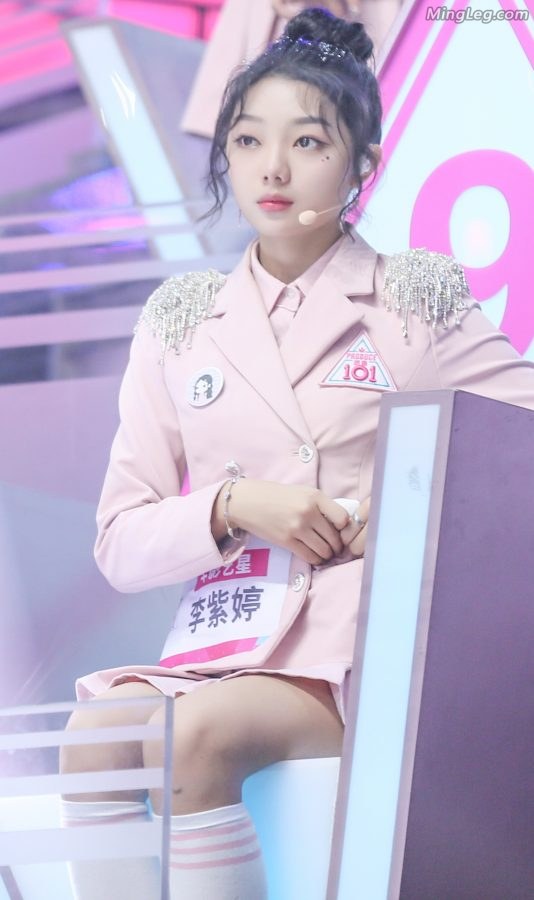 火箭少女李紫婷短裙短筒袜(15/20)