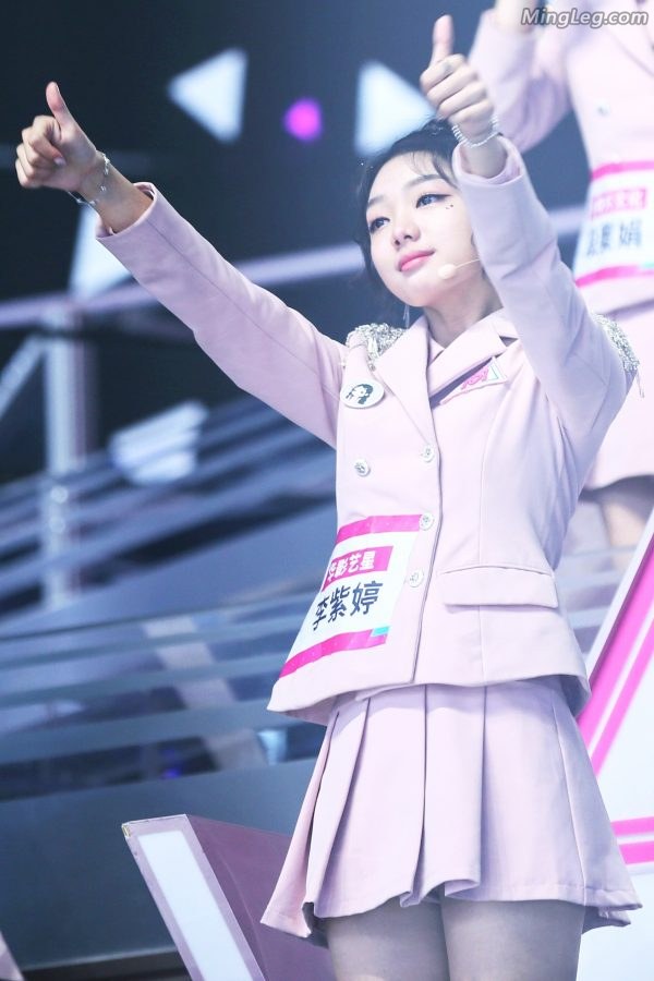 火箭少女李紫婷短裙短筒袜(3/20)