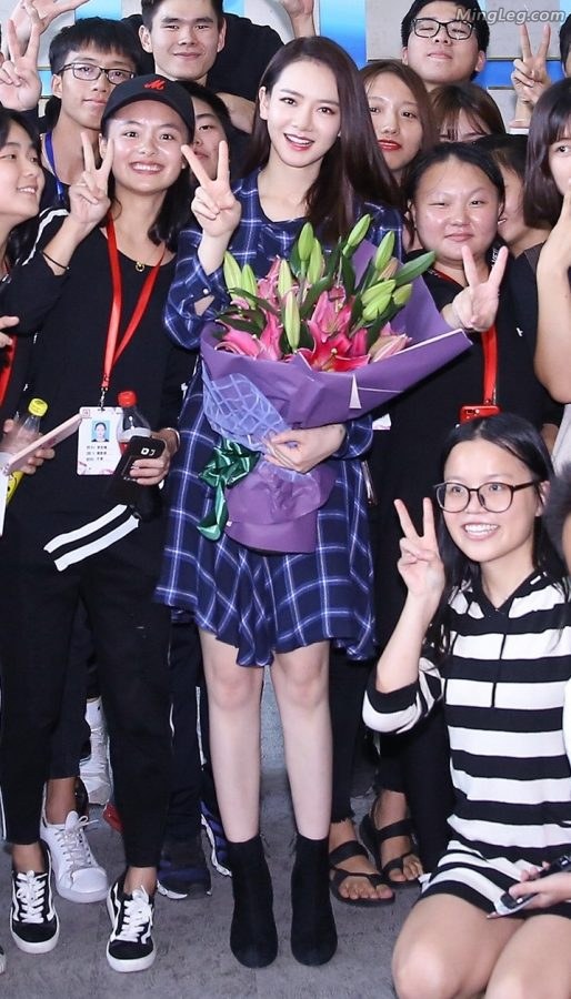 喜欢穿靴子的美腿女明星戚薇(4/6)