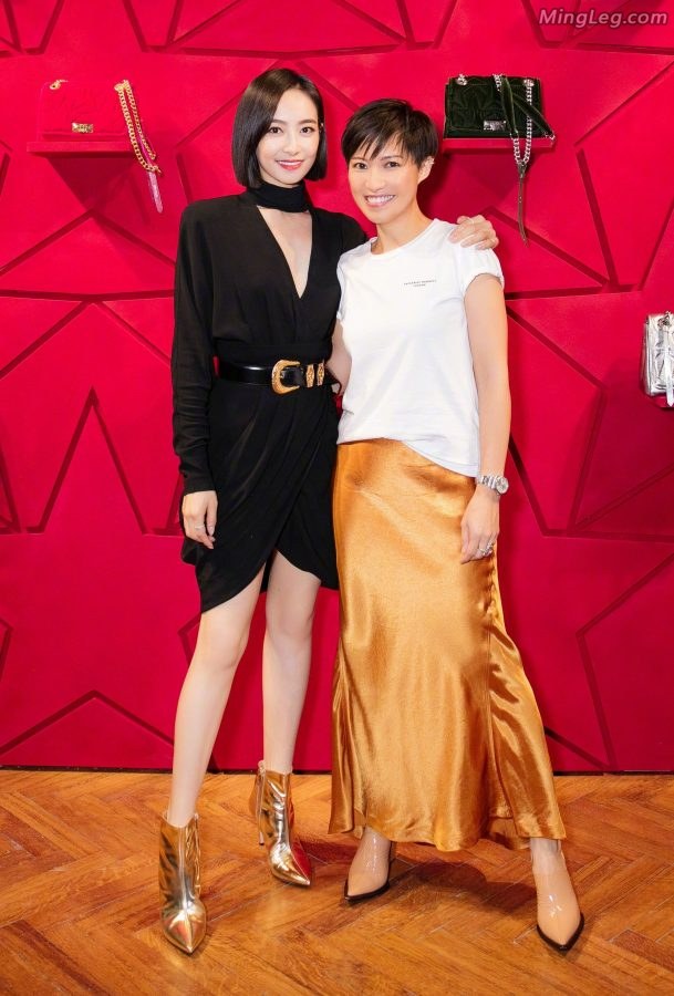 Song Qian's beautiful legs in short boots are choosing high heels in the shoe store(6/12)