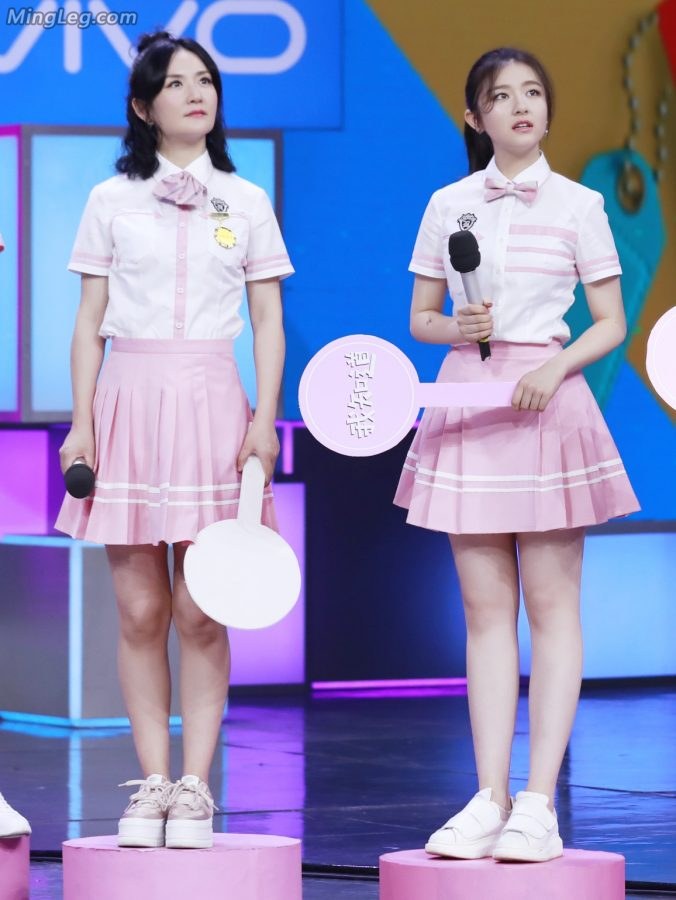 粉色少女系谢娜和李兰迪同台(1/2)