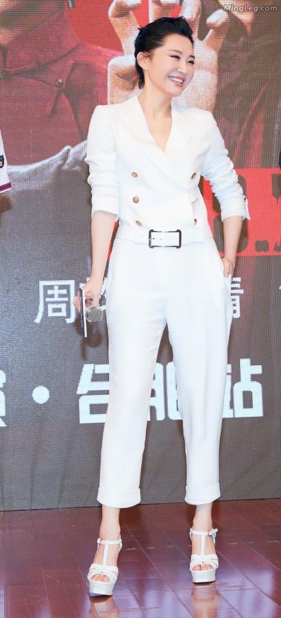许晴白裤凉鞋宣传电影《邪不压正》(3/7)