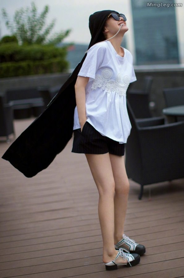 熟女许晴白皙纤细的美腿(2/4)