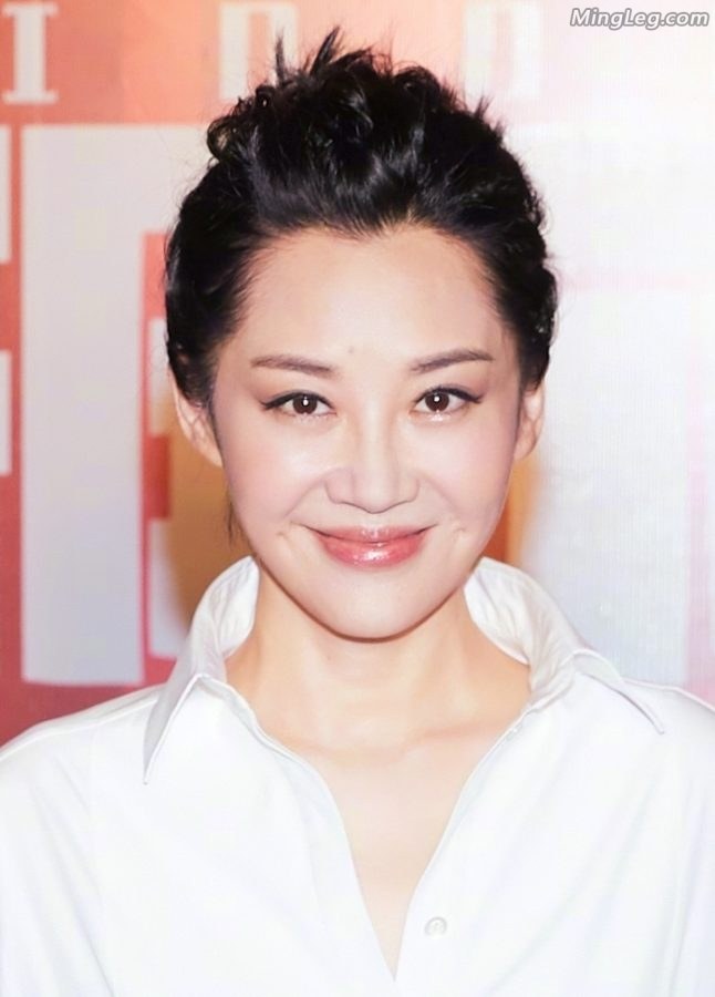 许晴蹲在地上双腿并紧防走光(7/8)