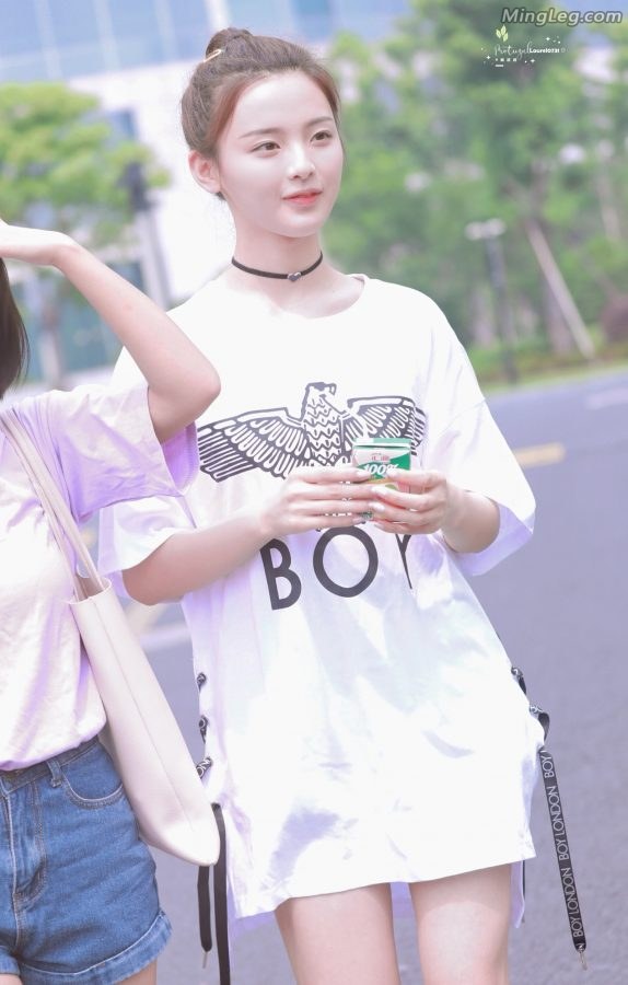 火箭少女杨超越青春美好的身体(9/12)