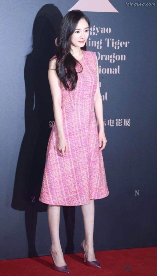 杨幂杨大仙女在平遥电影展红毯上(10/14)