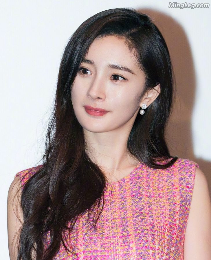 杨幂杨大仙女在平遥电影展红毯上(2/14)