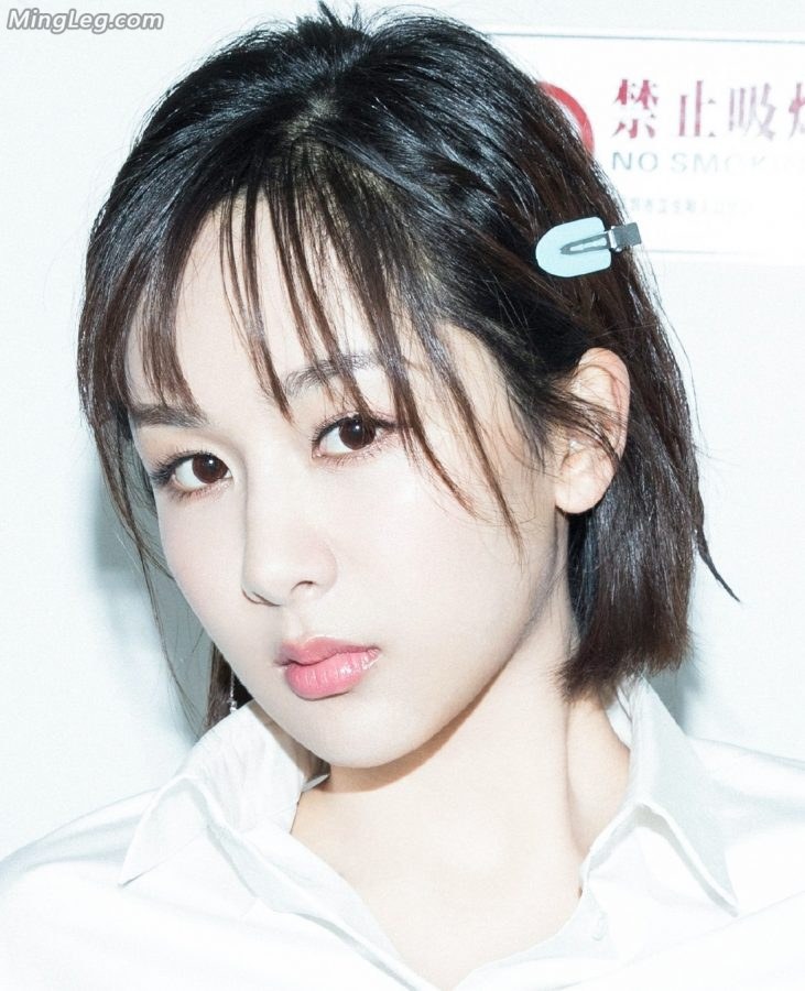 92年小姑娘杨紫西裤凉鞋白脚(3/3)