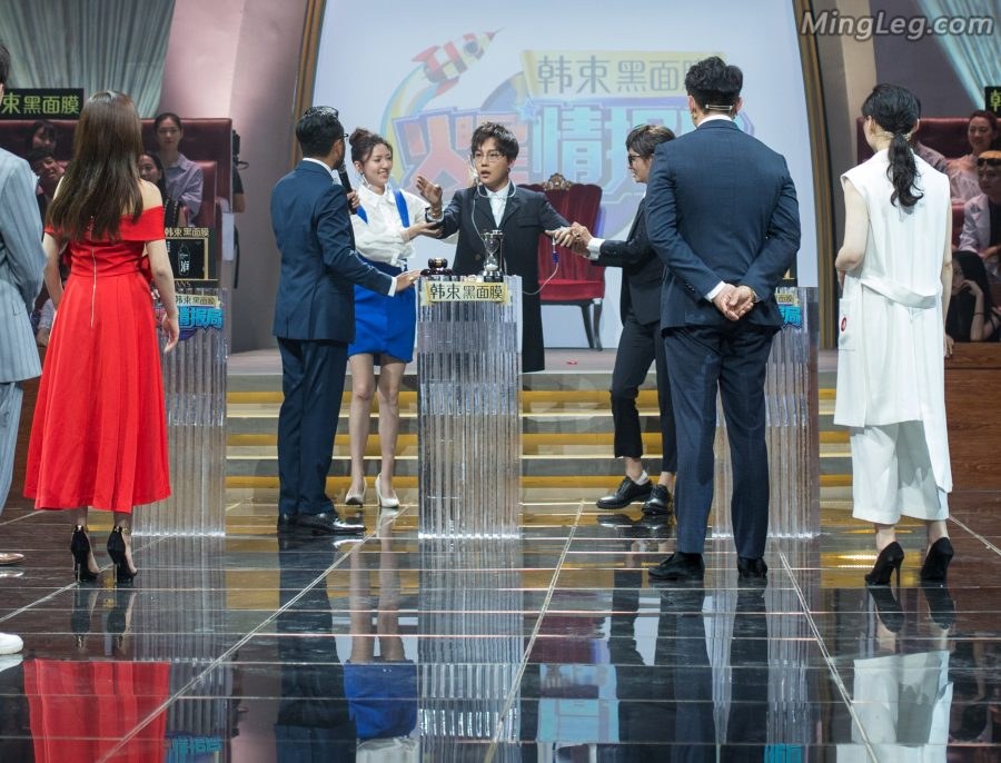 赵奕欢录制《火星情报局》凉鞋美足(29/38)