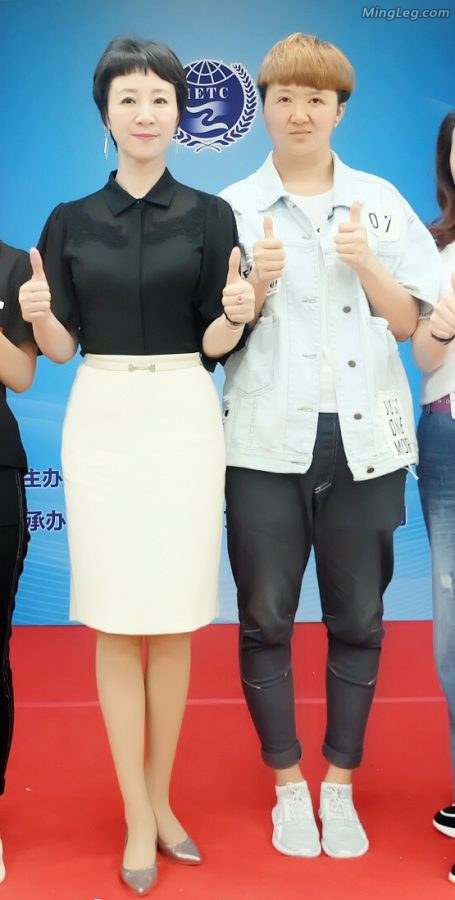 周思敏老师肉丝袜高跟(2/5)