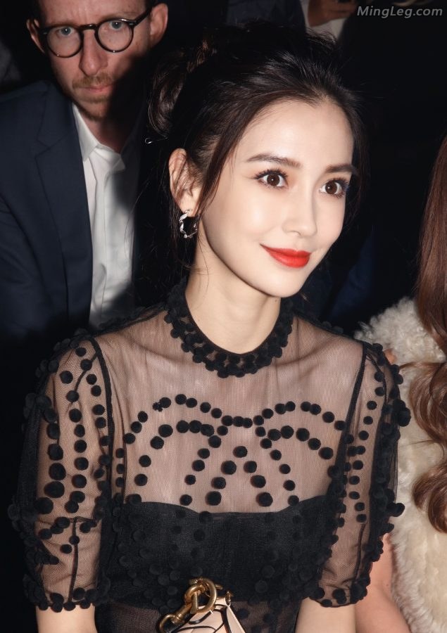 Angelababy天使大宝贝巴黎街头性感尖头高跟(15/21)
