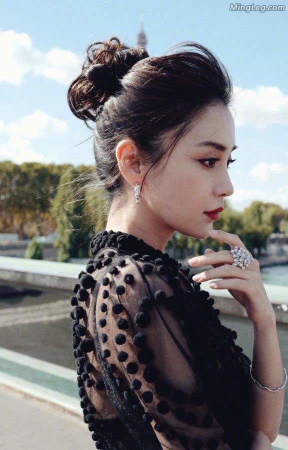 Angelababy天使大宝贝巴黎街头性感尖头高跟(8/21)