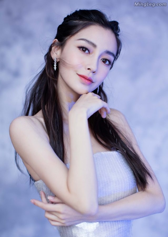 Angelababy杨颖仙女天使的凉鞋美脚丫(11/15)